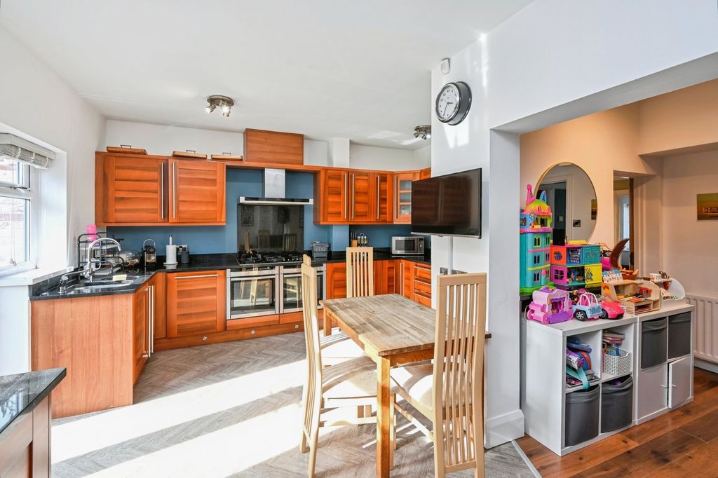 Property photo 3 of 26 Pbox-Img.Jpg