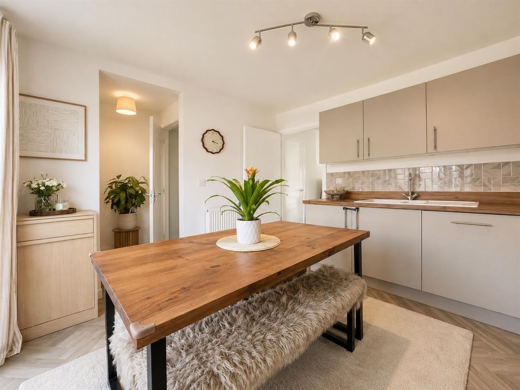 Property photo 3 of 16 D371C709-E3B9-429B-88D6-B218076Cb561.Png