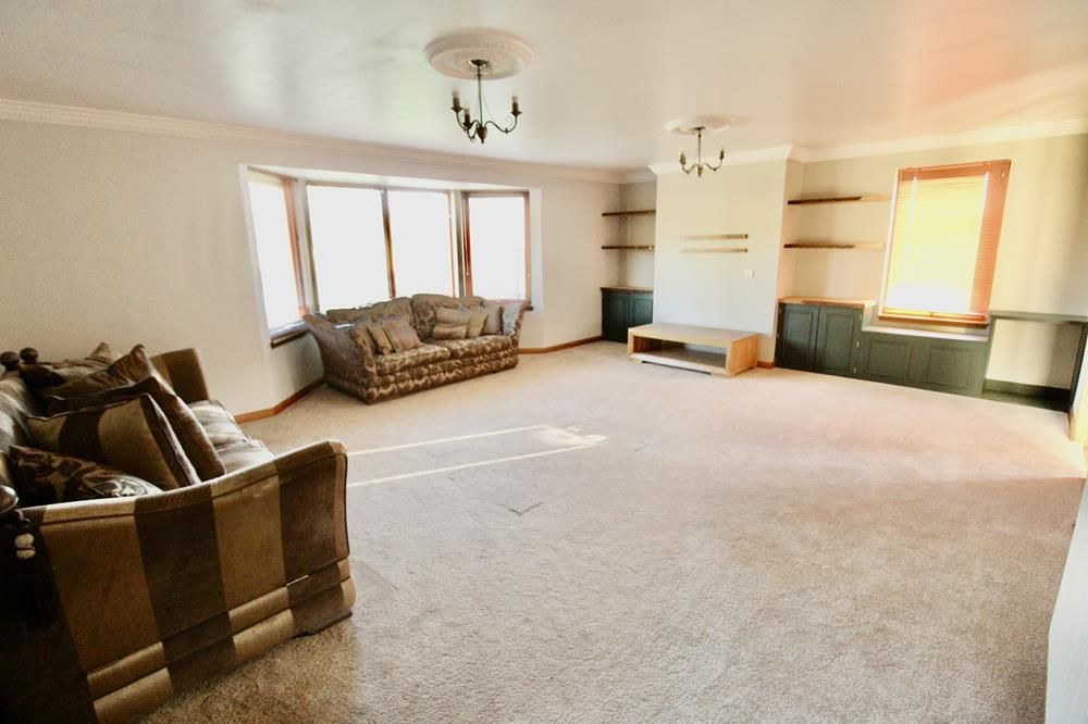 Property photo 2 of 19 Lounge