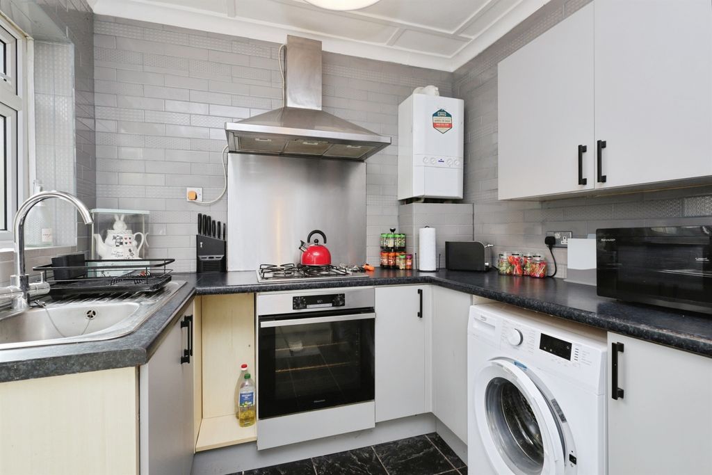 Property photo 3 of 12