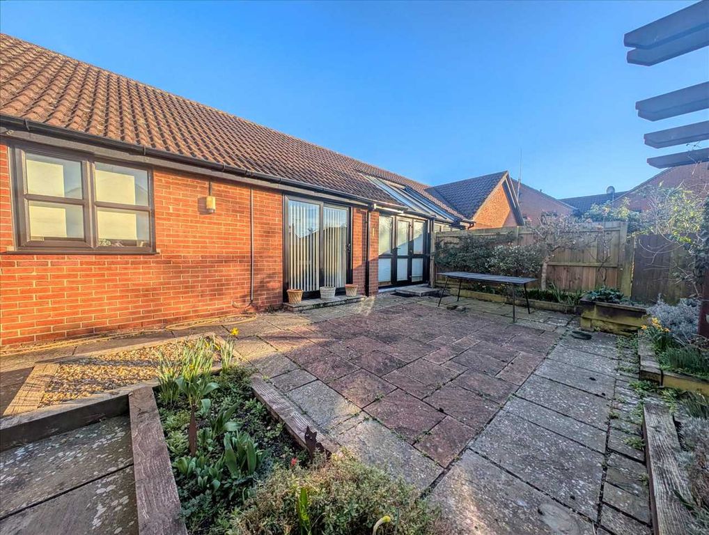 Property photo 2 of 11 Garden