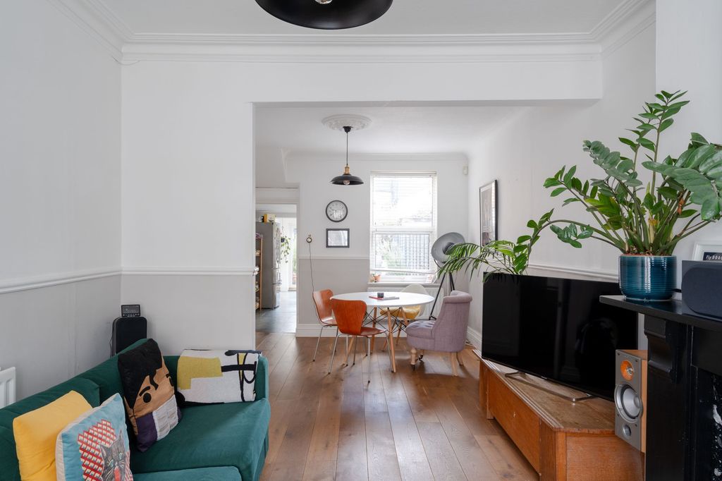 Property photo 2 of 27