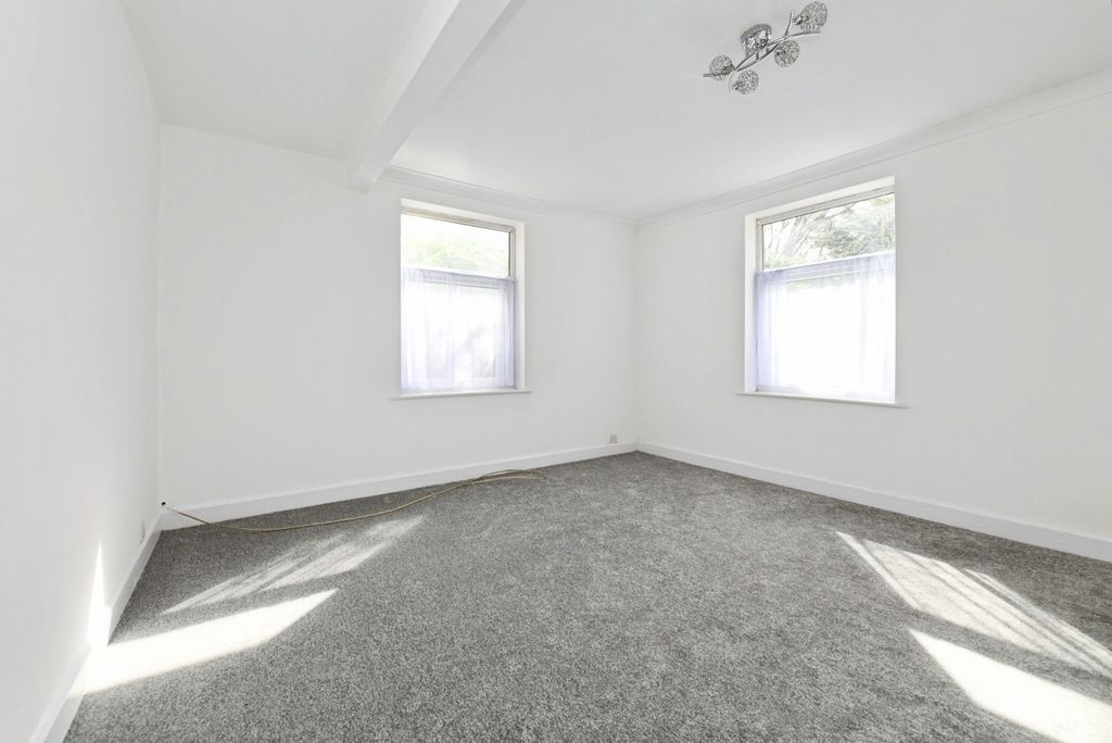 Property photo 3 of 12 Pbox-Img.Jpg