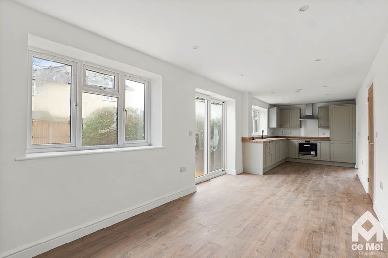 Property photo 1 of 11 Photo 10