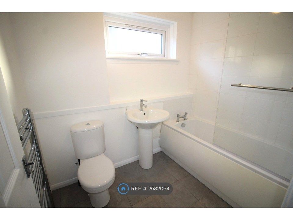 Property photo 3 of 10 Bathroom