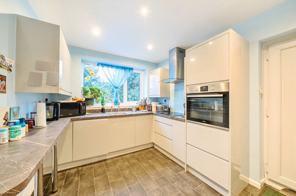 Property photo 2 of 19 Kitchen