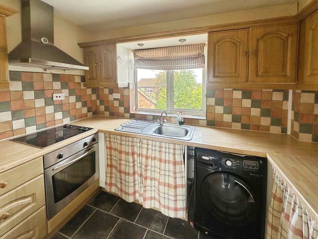 Property photo 2 of 8 Kitchen