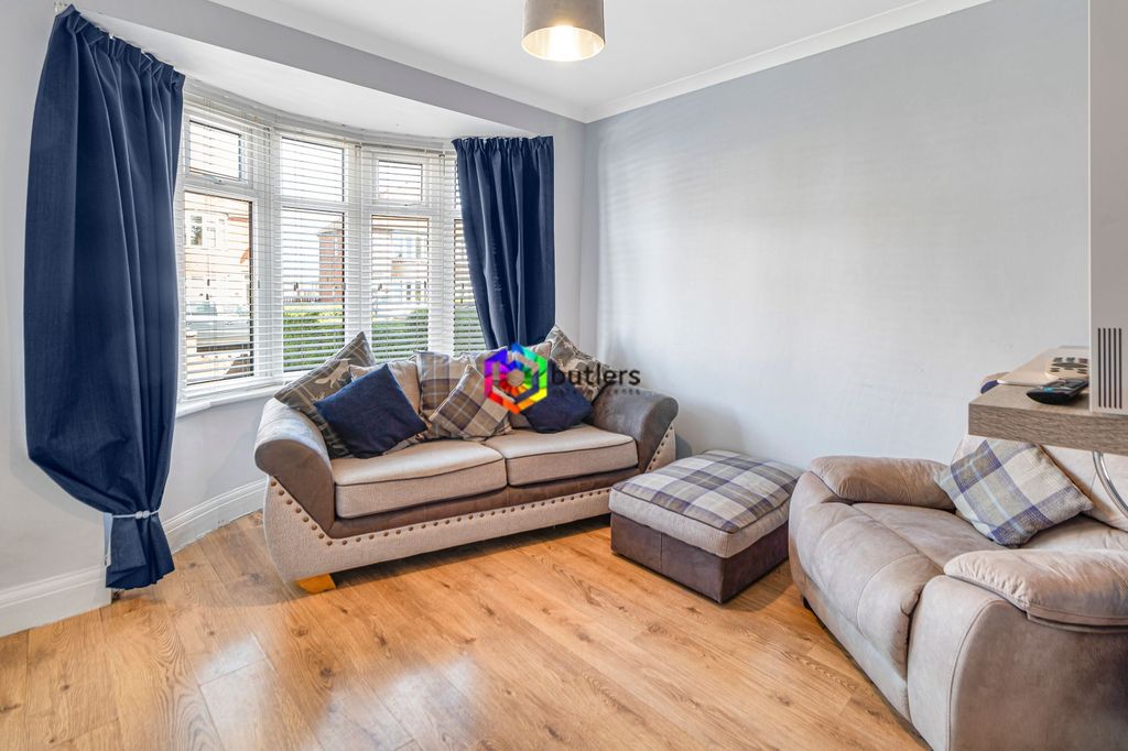 Property photo 2 of 28 Lounge