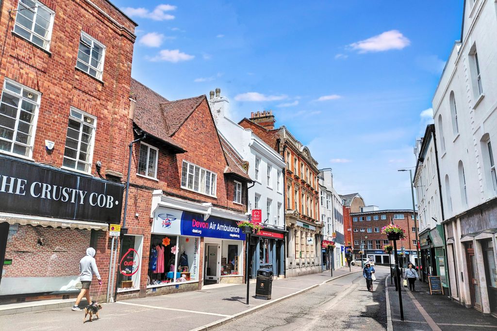 Property photo 2 of 3 40–42 Fore Street, Tiverton, Devon, Ex16 6Ld