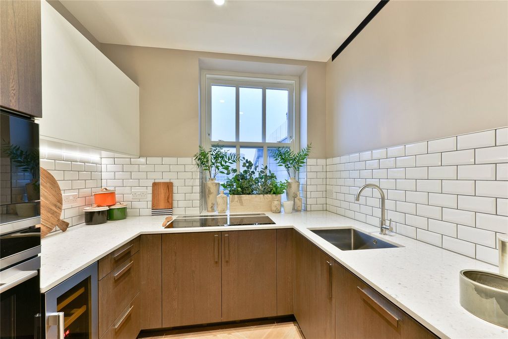 Property photo 3 of 12 Kitchen