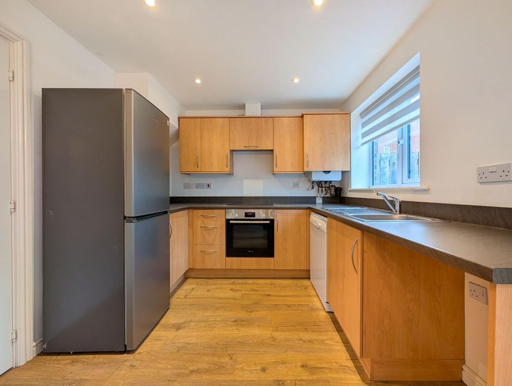 Property photo 3 of 10 Kitchen / Dining Room