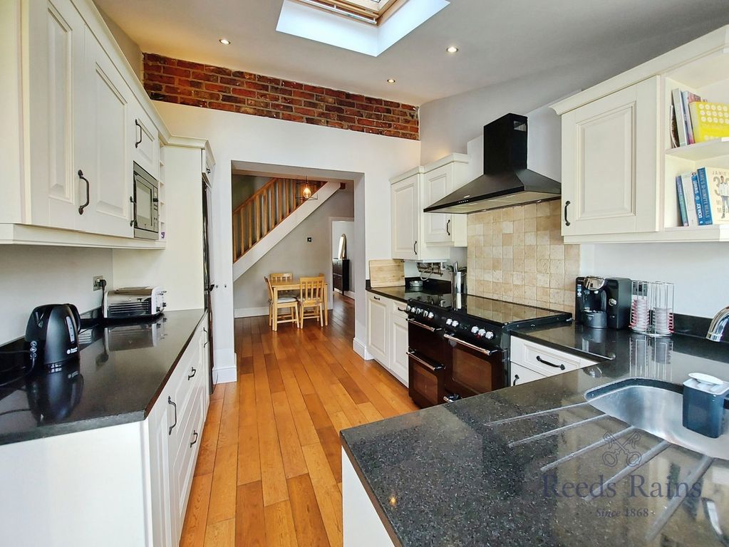 Property photo 3 of 24 Kitchen