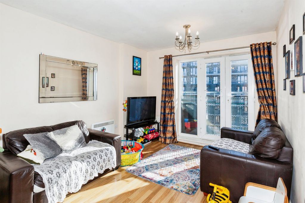 Property photo 2 of 18