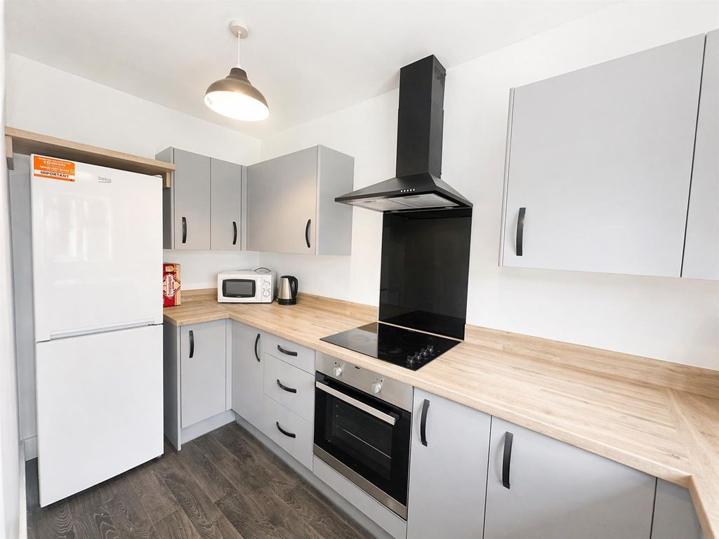 Property photo 2 of 9 Coopers Estate Agents