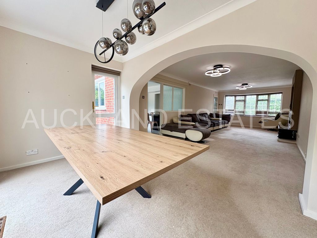 Property photo 2 of 30 Image00021