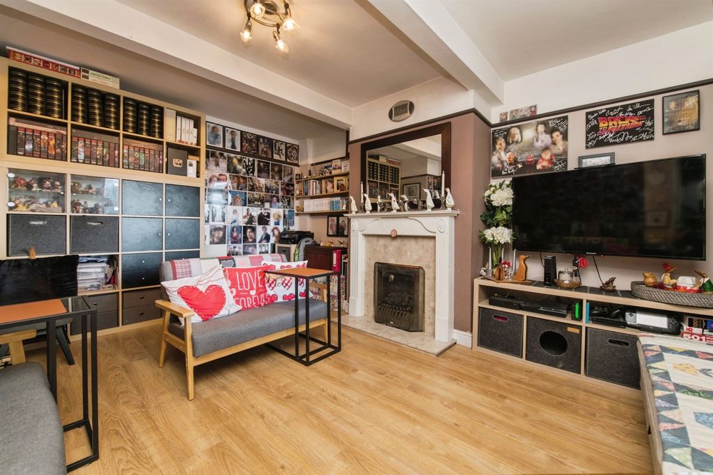 Property photo 3 of 17