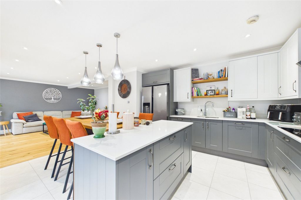 Property photo 3 of 23 Picture No. 14