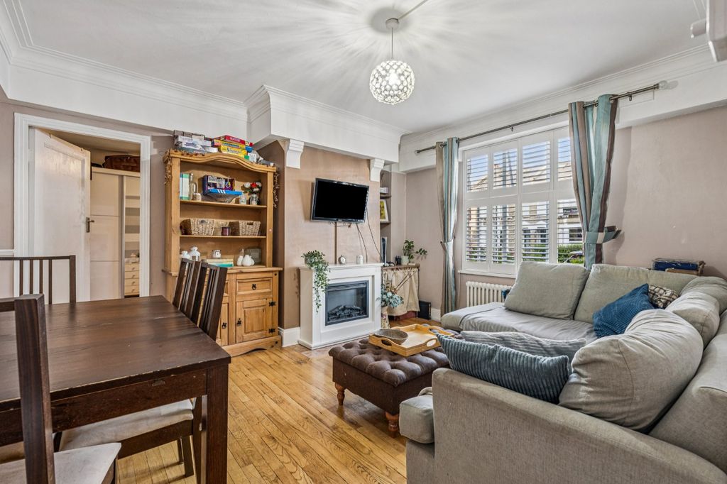 Property photo 2 of 11
