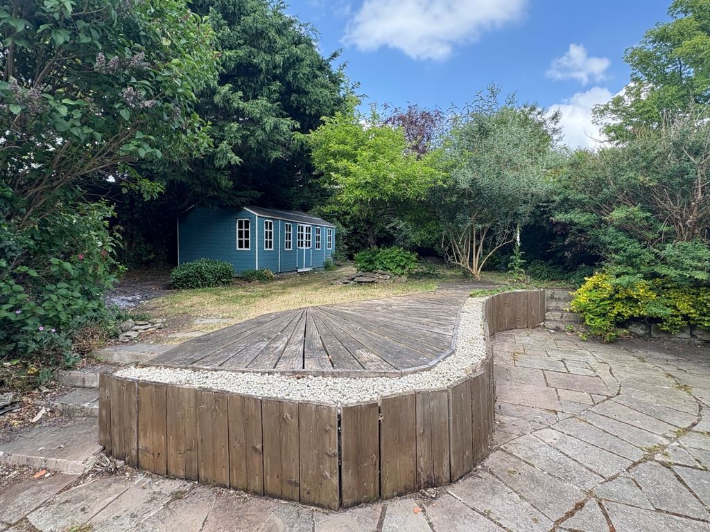 Property photo 2 of 16 Picture No. 14