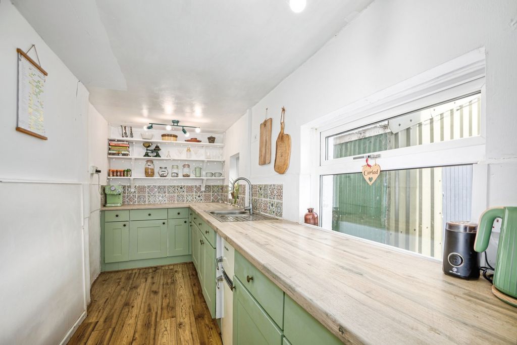 Property photo 3 of 28 Pbox-Img.Jpg
