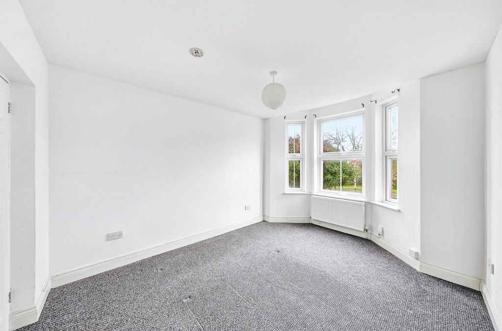 Property photo 2 of 16 Pbox-Img.Jpg