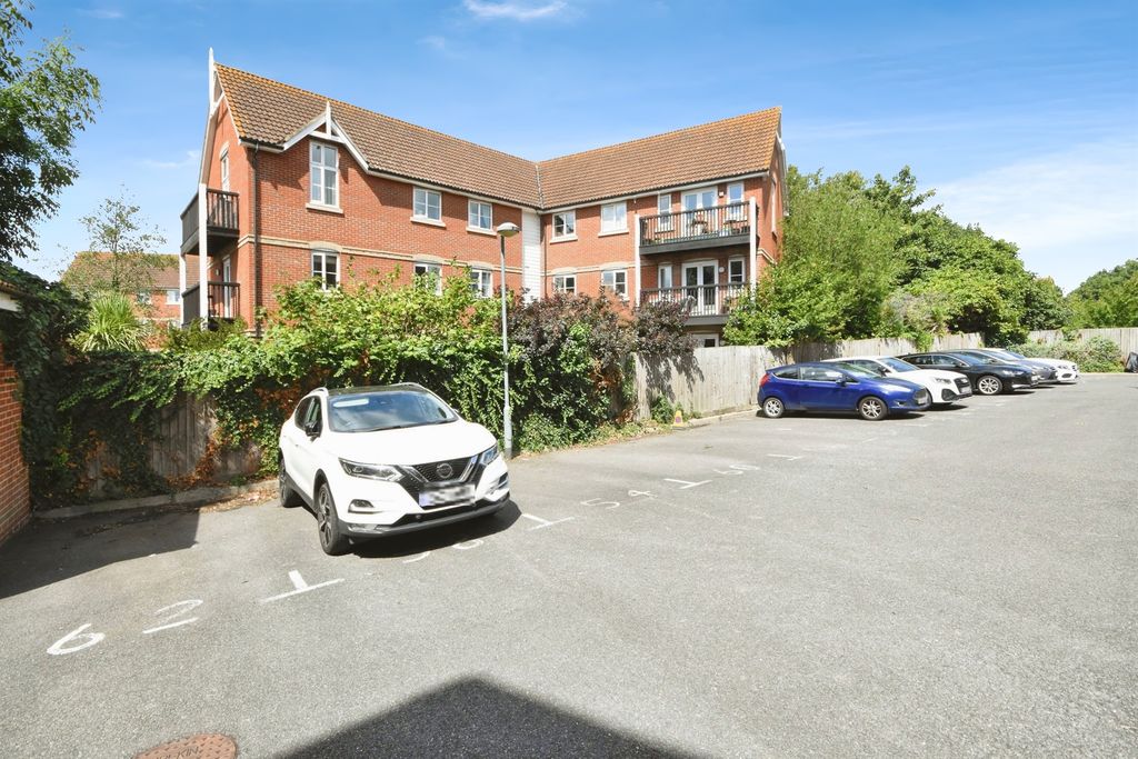 Property photo 2 of 17