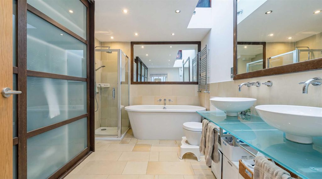 Property photo 1 of 11 Bathroom 1.Jpg