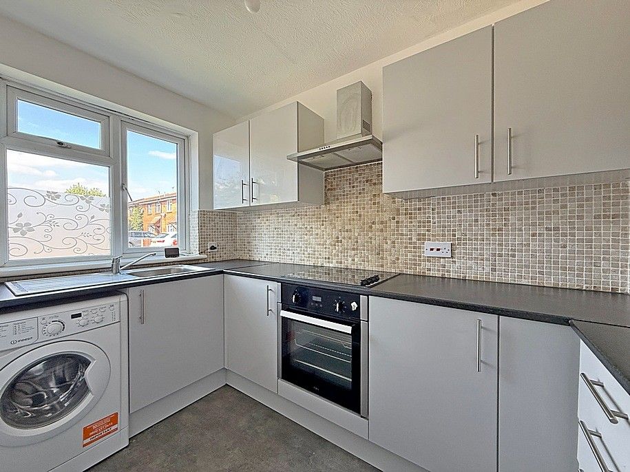 Property photo 2 of 10 Kitchen