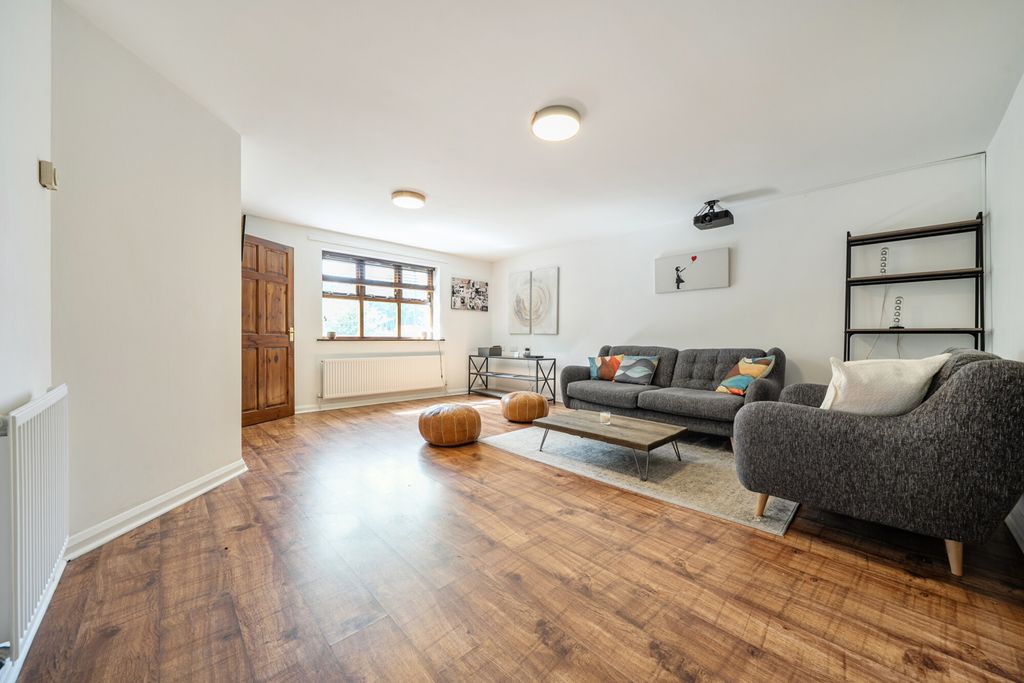 Property photo 2 of 22 1482730-12-6A3Aa3...