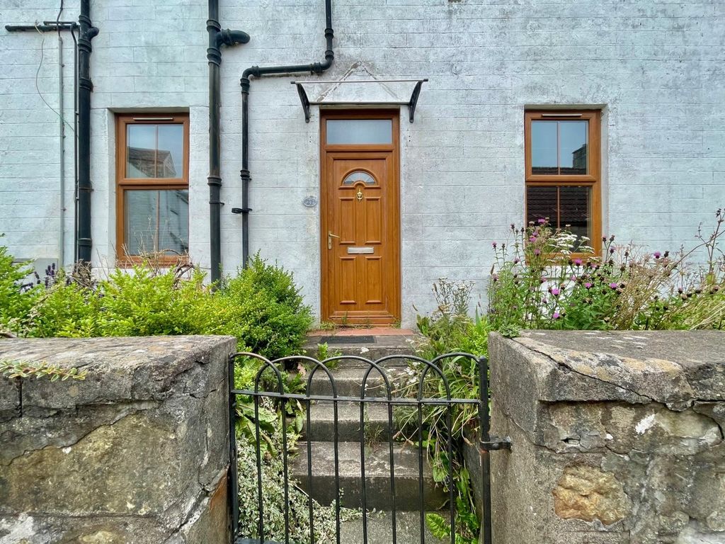 Property photo 2 of 28