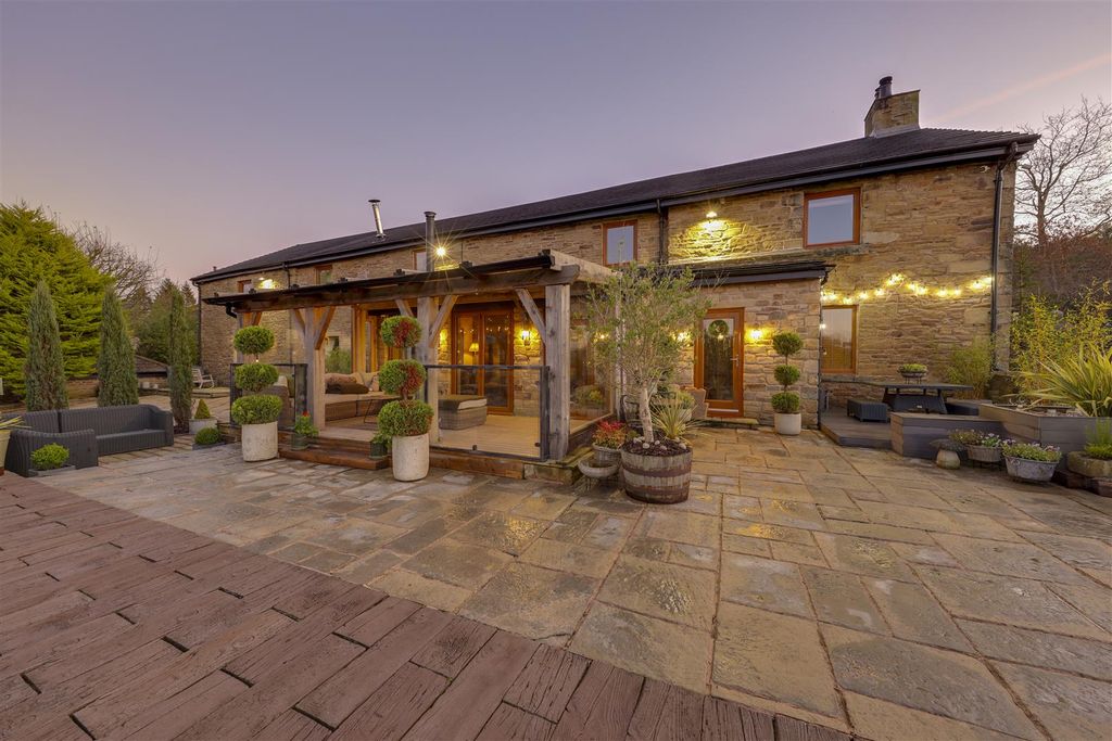 Property photo 1 of 80 Rear Alt