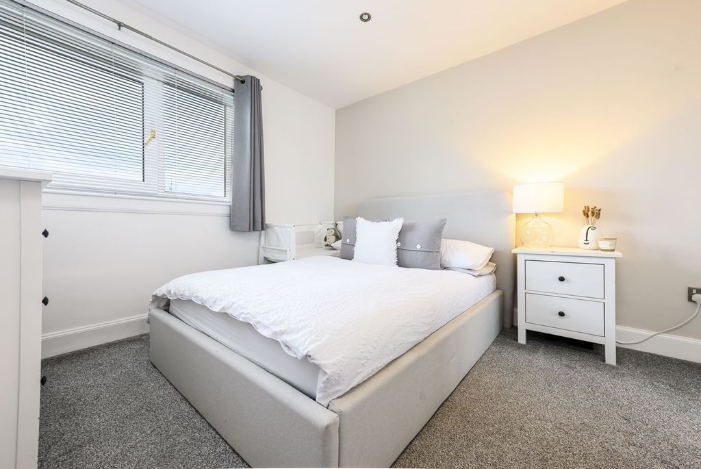 Property photo 3 of 24