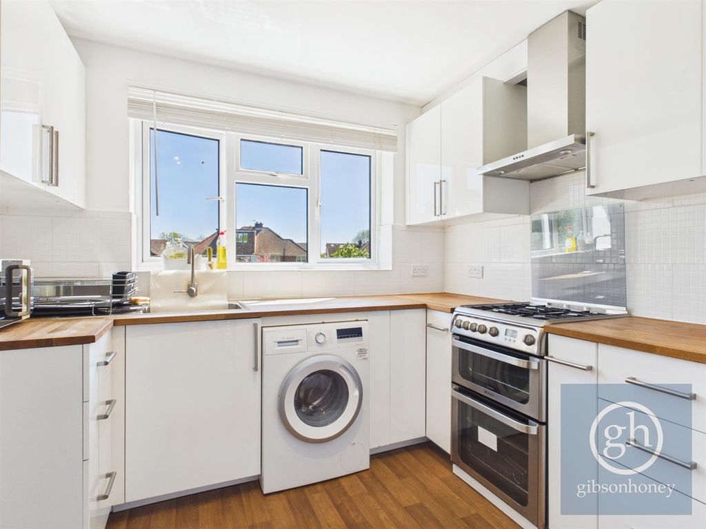 Property photo 3 of 10 Cam05080G0-Pr0351-Still018.Jpg