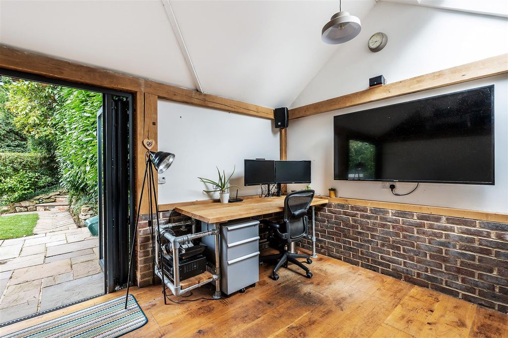 Property photo 3 of 49 Woodhurst-Cottage-25.Jpg