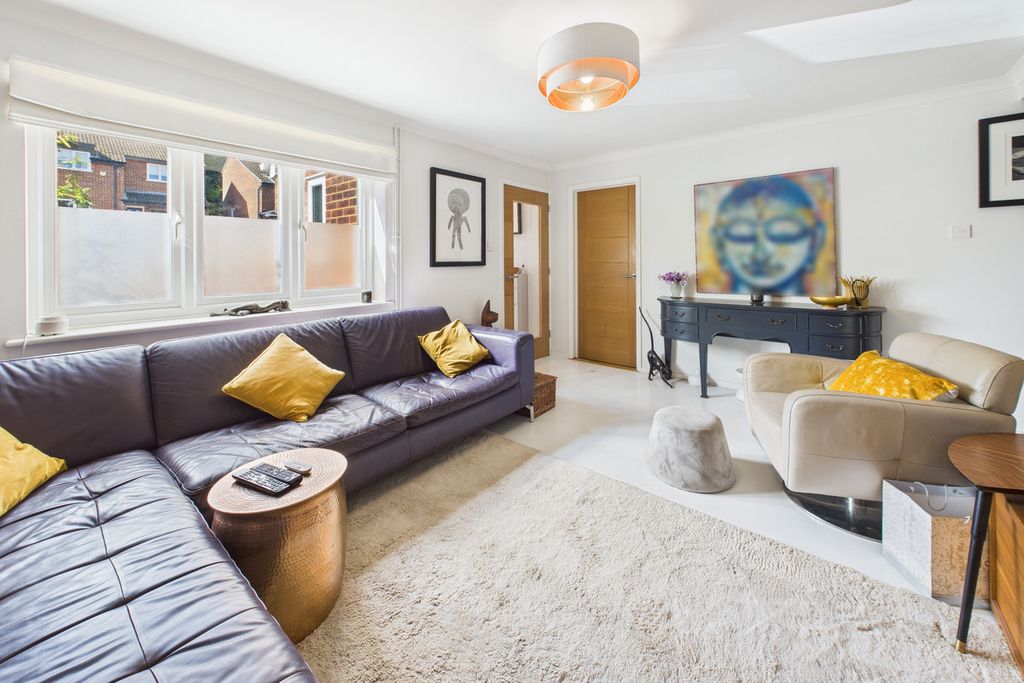 Property photo 2 of 22