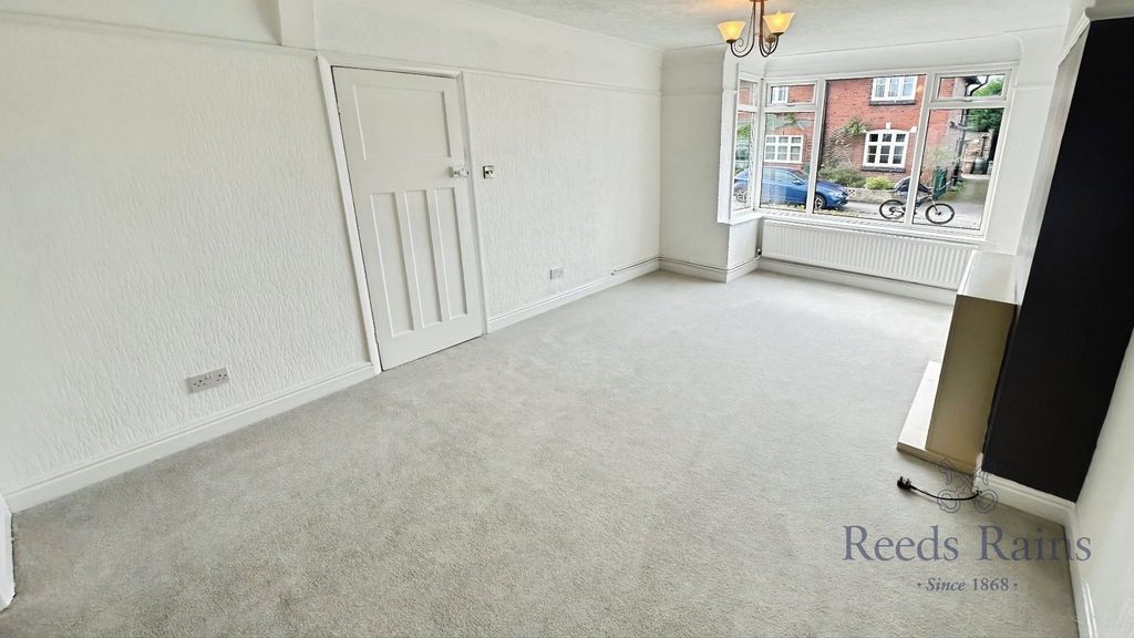 Property photo 2 of 15 Lounge