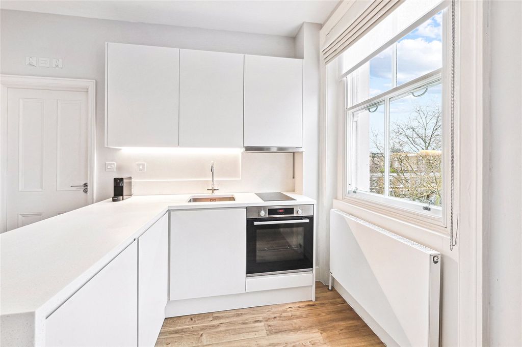 Property photo 3 of 7 Studio Room