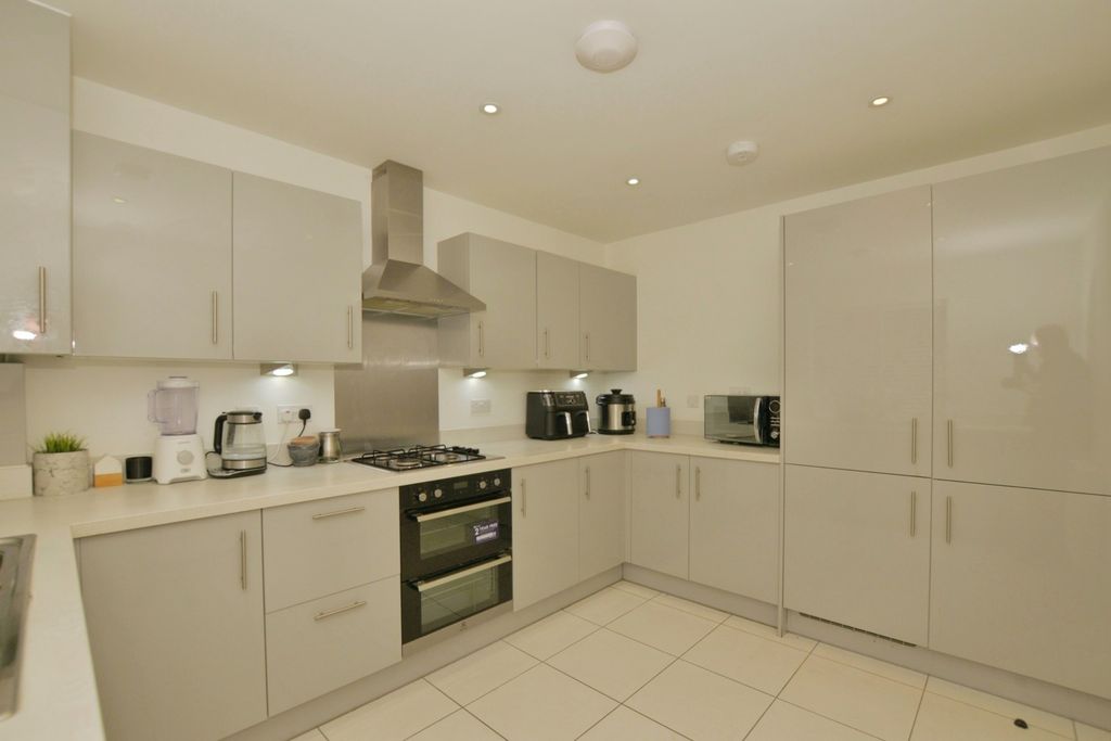 Property photo 3 of 15 Kitchen