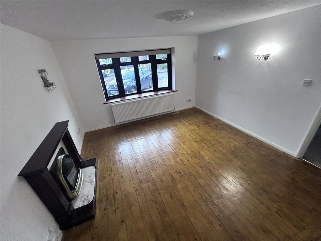 Property photo 3 of 10 Img-5848.Jpg