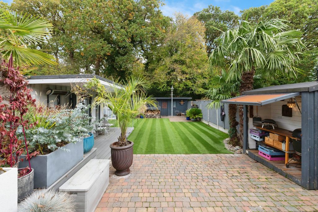 Property photo 3 of 31 Garden