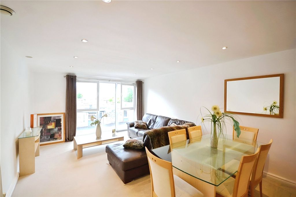 Property photo 3 of 11 Picture No. 14