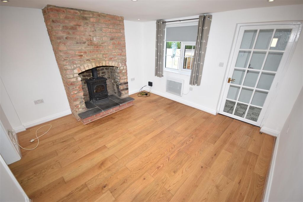 Property photo 3 of 10 Living Room