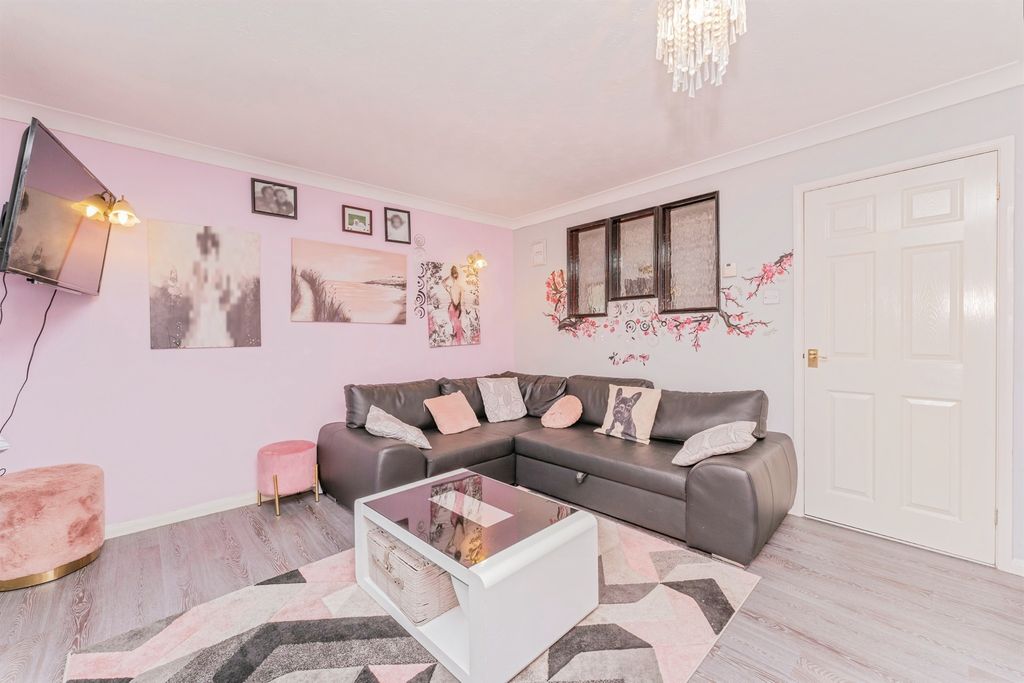 Property photo 3 of 17