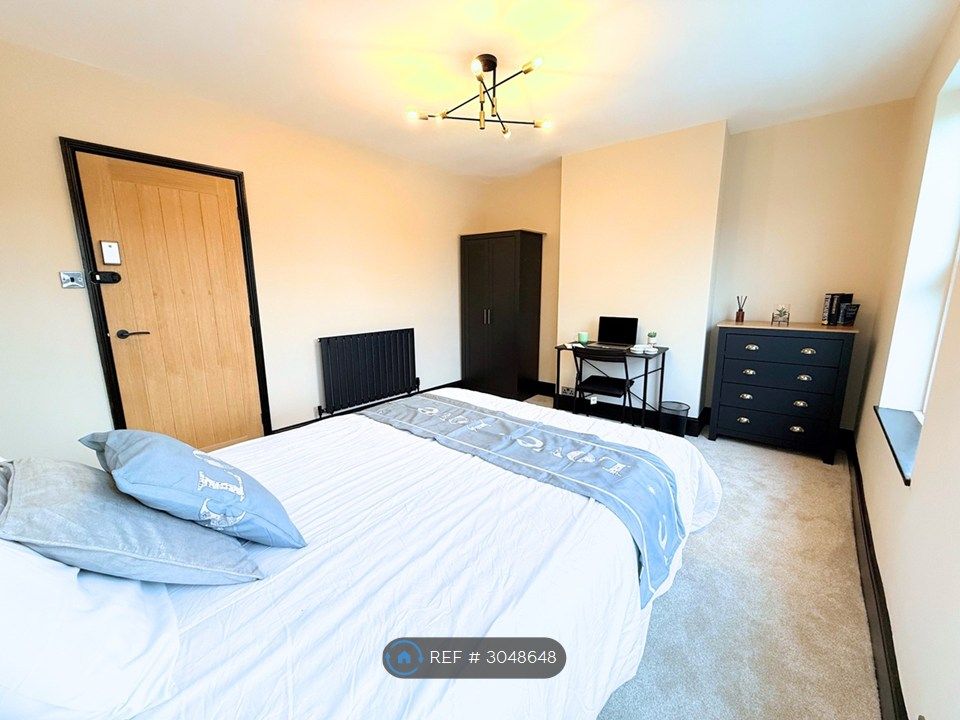 Property photo 2 of 35