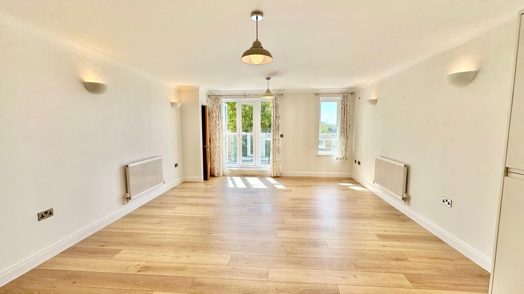 Property photo 2 of 22