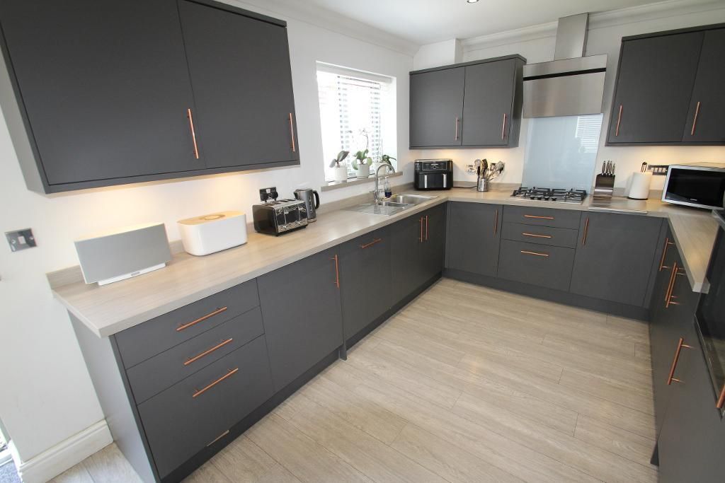 Property photo 2 of 17 Kitchen