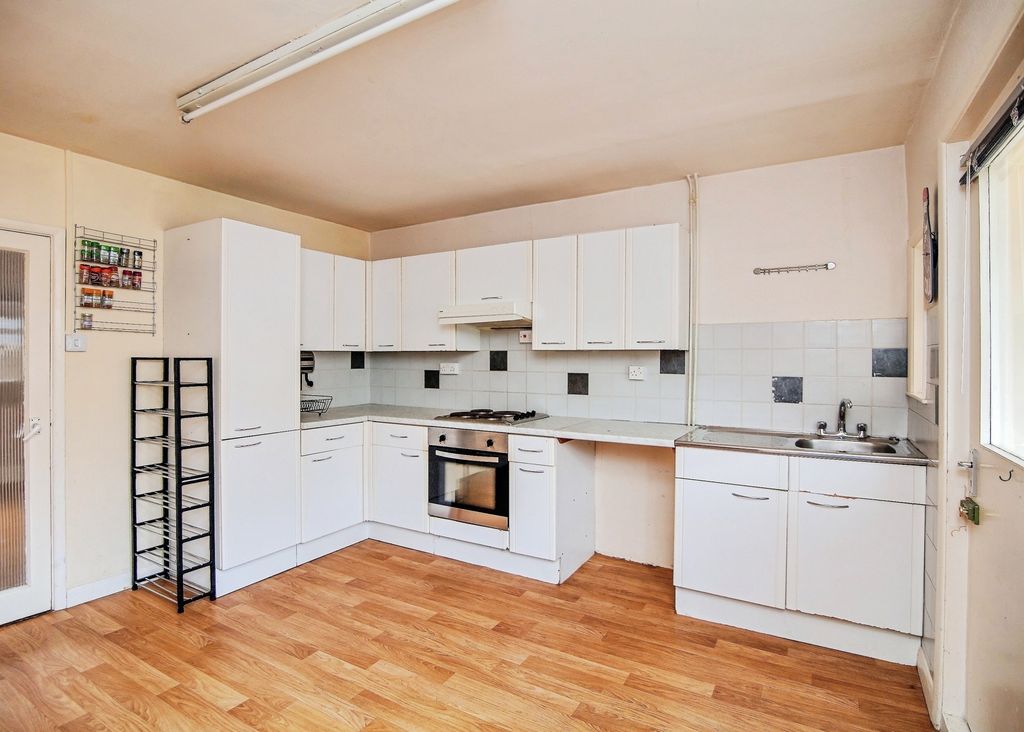 Property photo 3 of 14 Photo