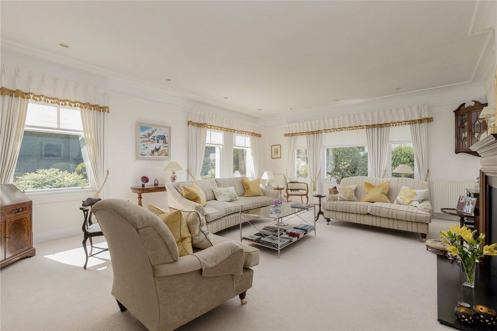 Property photo 3 of 36 Sitting Room