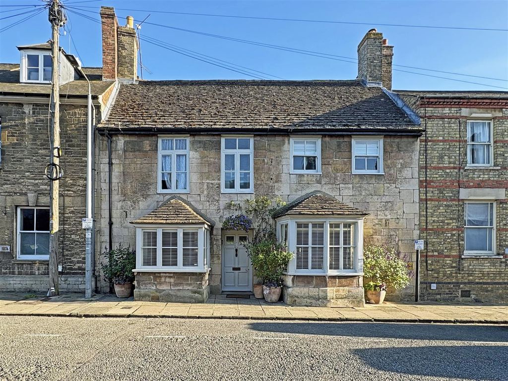 Property photo 2 of 33 St Leonards Street, Stamford