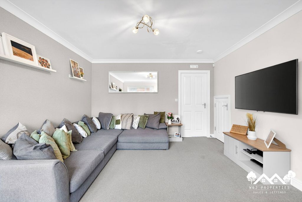 Property photo 3 of 35